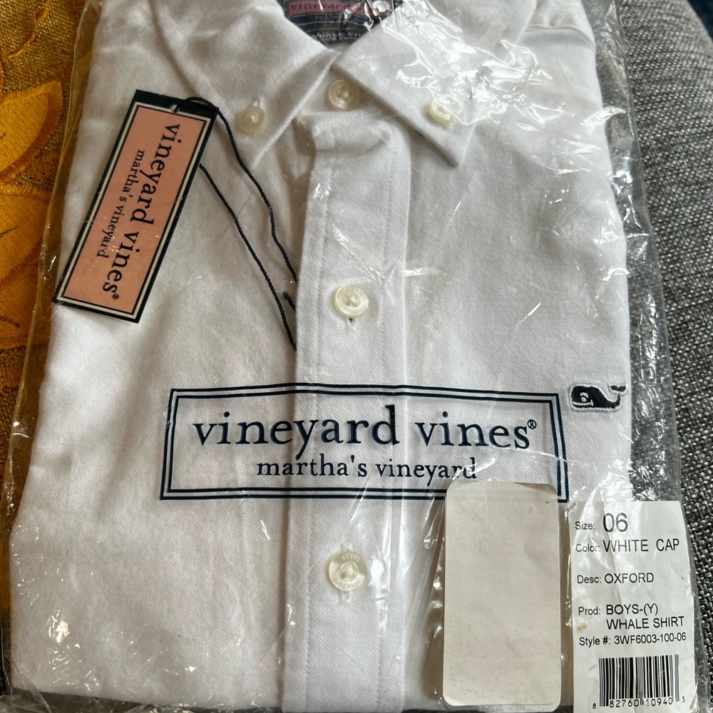 Vineyard Vines White Oxford 100% Shirt. Never worn. Bran new.